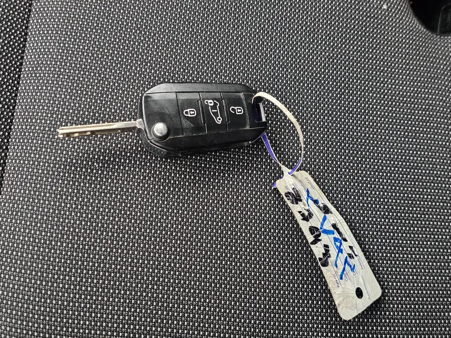 2022 Peugeot Partner Short van 