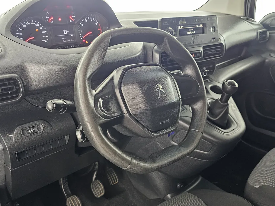 2022 Peugeot Partner Short van 