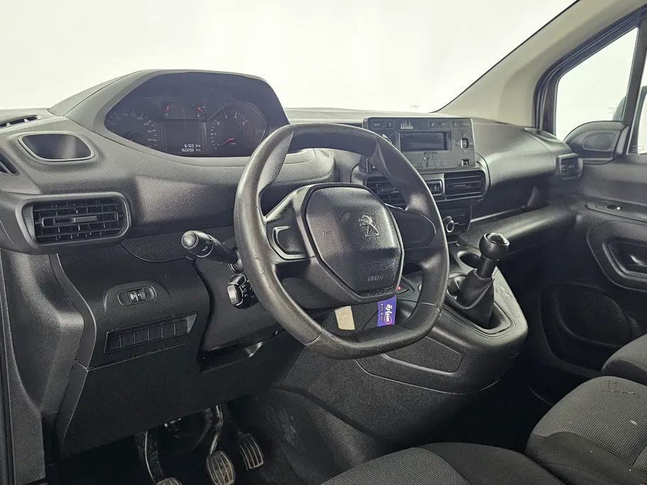 2022 Peugeot Partner Short van 