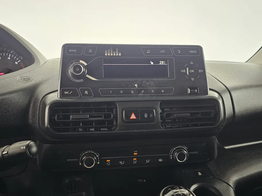 2022 Peugeot Partner Short van 