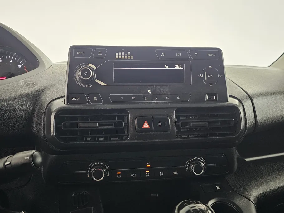 2022 Peugeot Partner Short van 