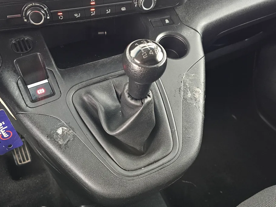 2022 Peugeot Partner Short van 