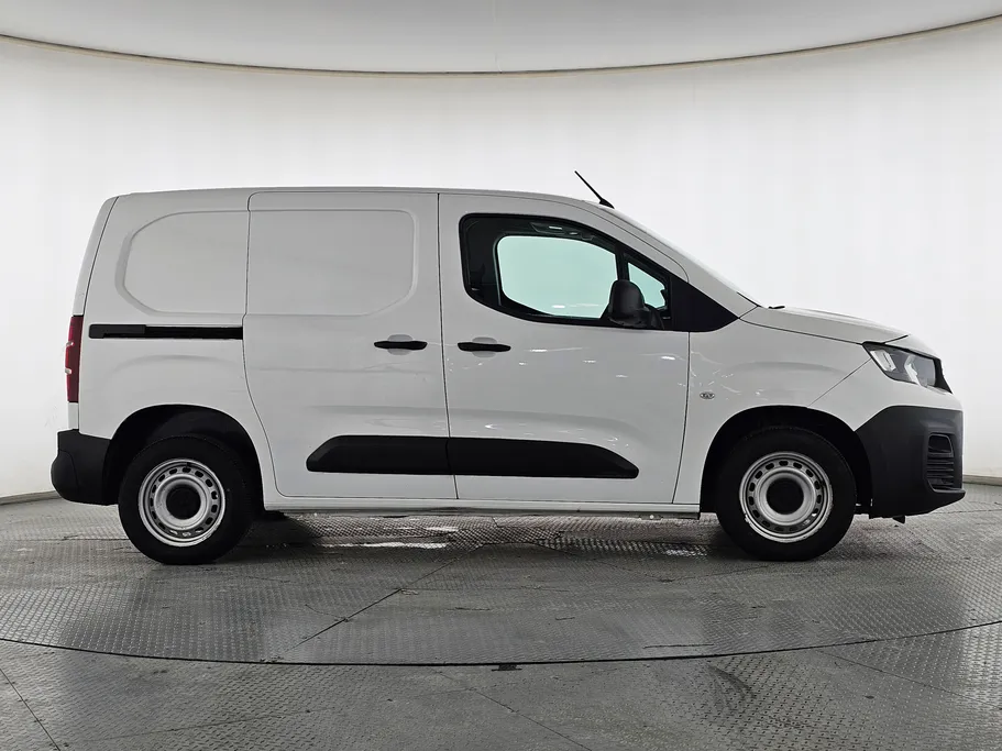 2022 Peugeot Partner Short van 
