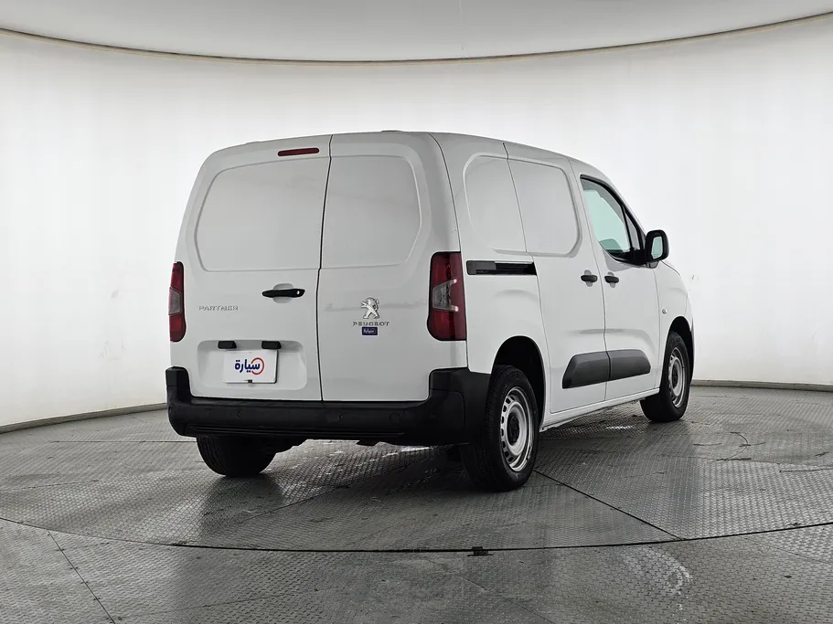 2022 Peugeot Partner Short van 