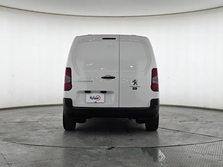 2022 Peugeot Partner Short van 
