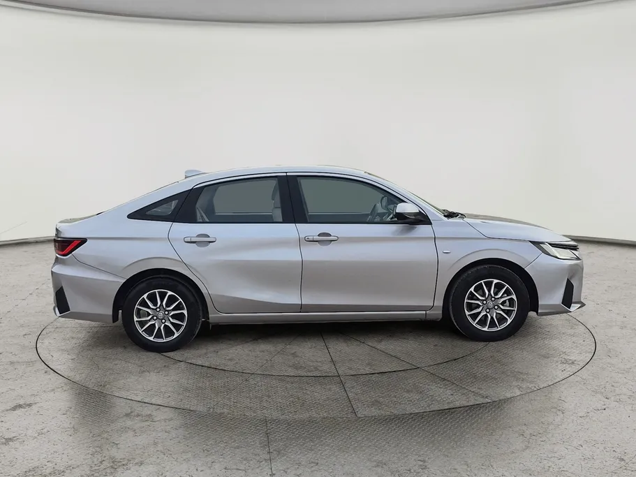 2023 Toyota Yaris  Y 