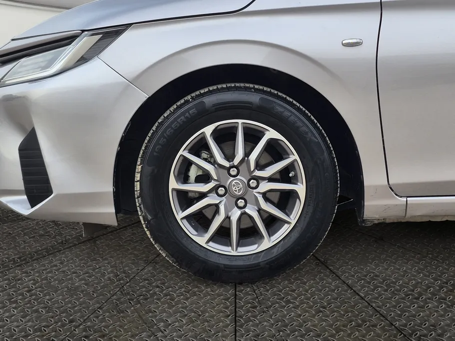 2023 Toyota Yaris  Y 