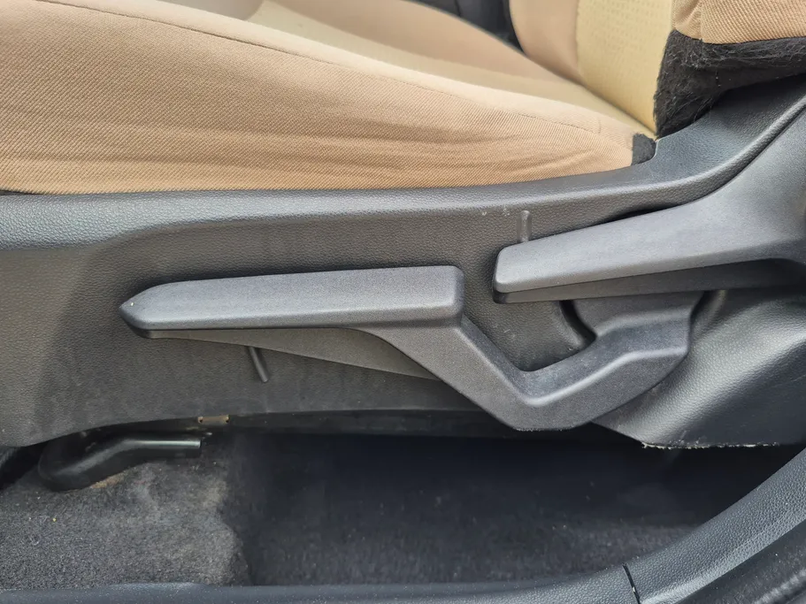 2023 Toyota Yaris  Y 