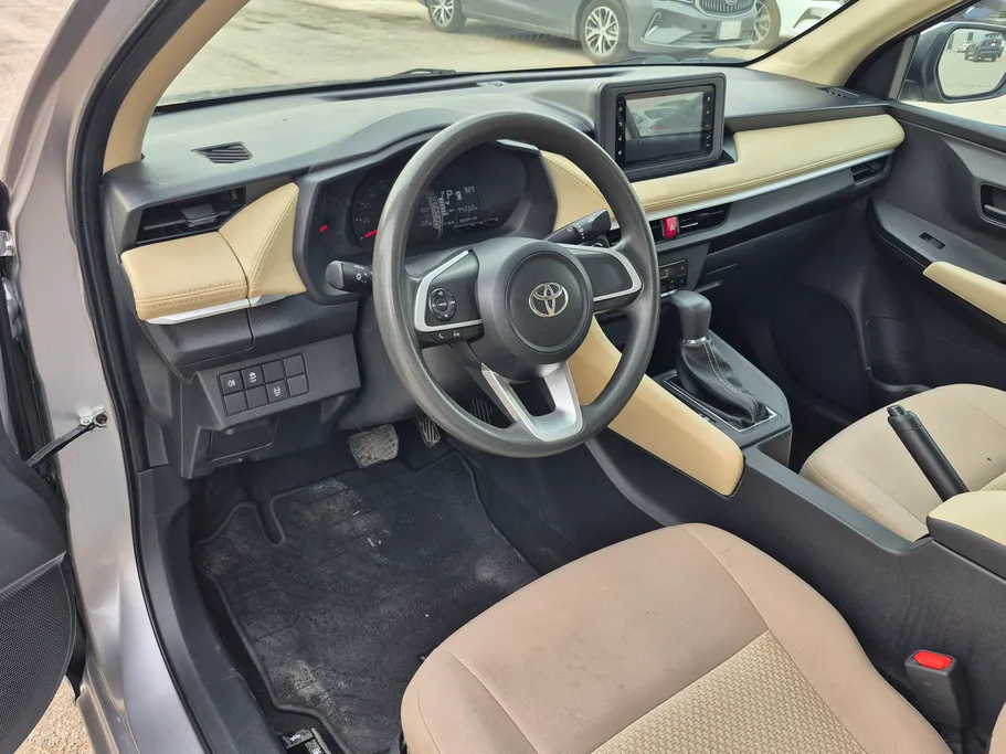 2023 Toyota Yaris  Y 