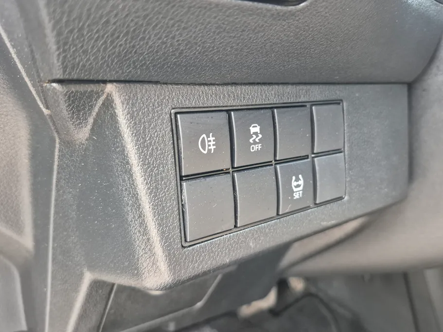 2023 Toyota Yaris  Y 