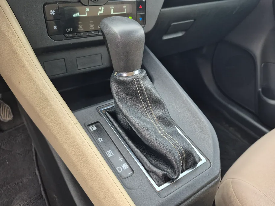 2023 Toyota Yaris  Y 