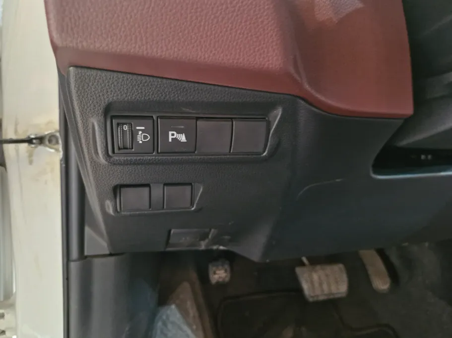 2024 Toyota Corolla Cross XLE HEV 