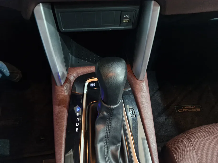 2024 Toyota Corolla Cross XLE HEV 