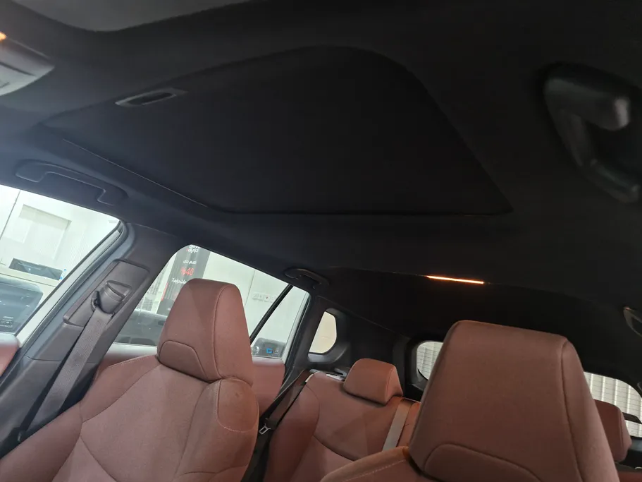 2024 Toyota Corolla Cross XLE HEV 