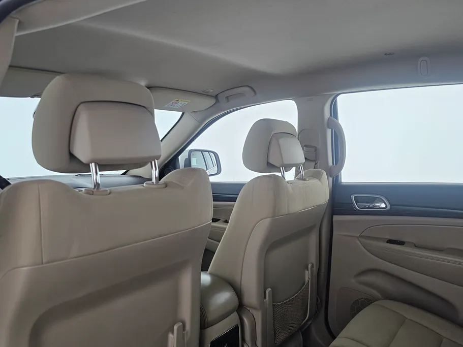 جيب جراند شيروكي لاريدو 2020 