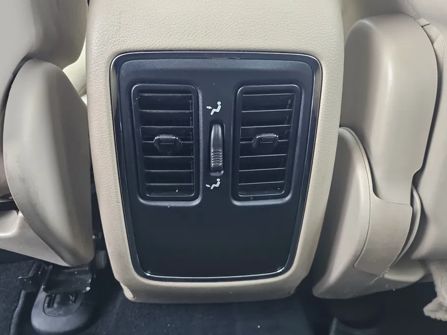 جيب جراند شيروكي لاريدو 2020 