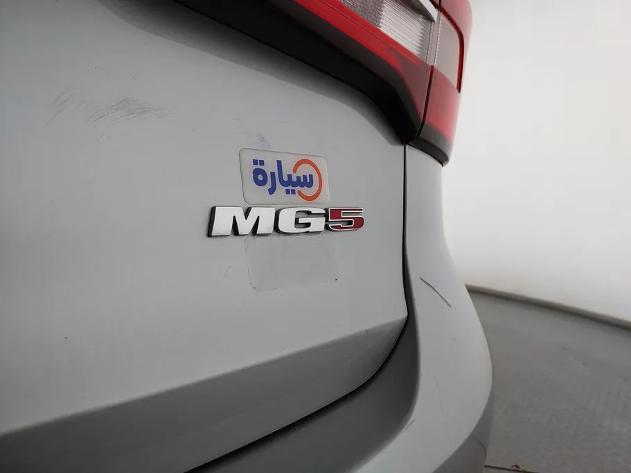 2022 MG 5 STD 