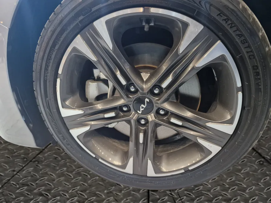 2023 Kia K5 LX 