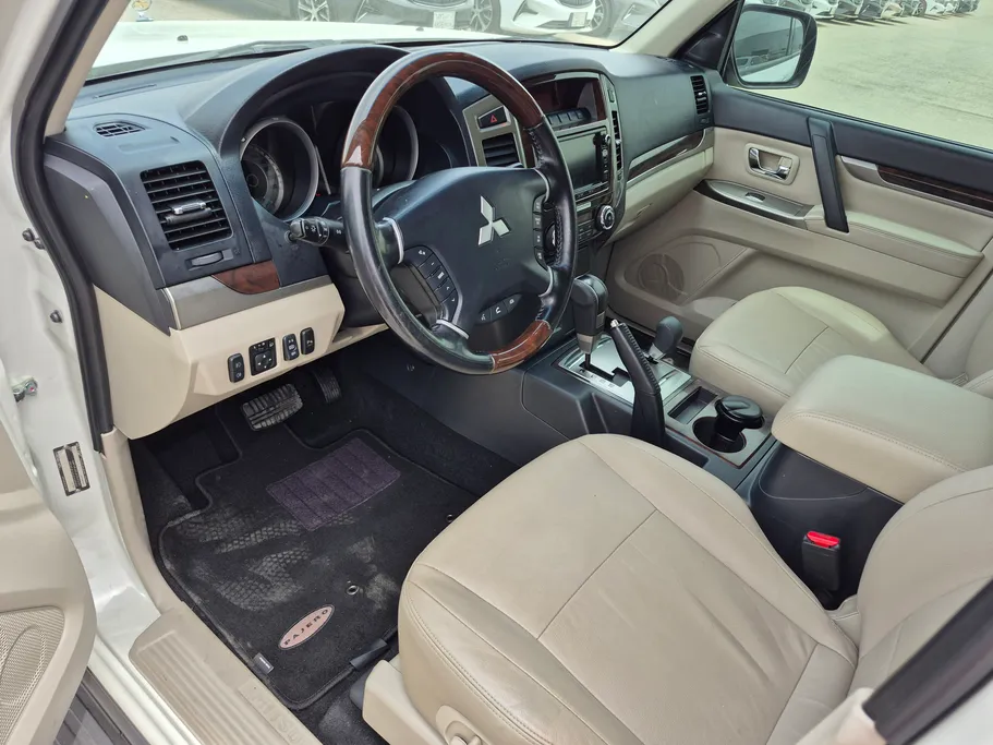 2022 Mitsubishi Pajero GLS 4Doors 