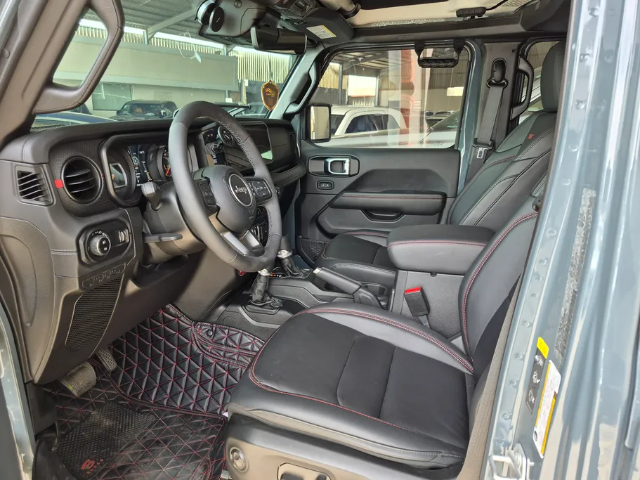 2025 Jeep Wrangler Rubicon 