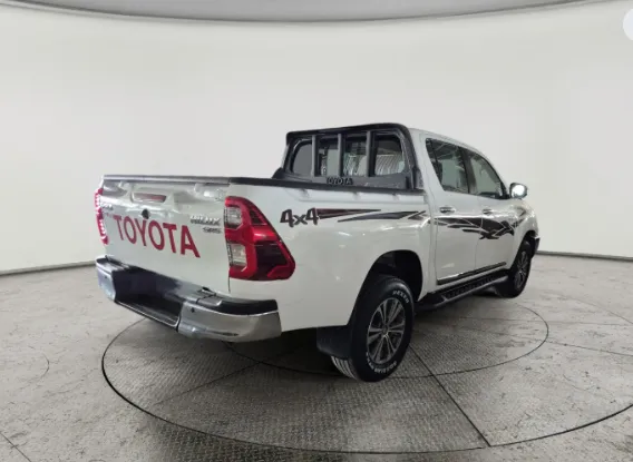 تويوتا هايلكس SGLX 4X4 MT DSL 2022 