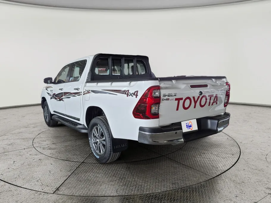 تويوتا هايلكس SGLX 4X4 MT DSL 2022 
