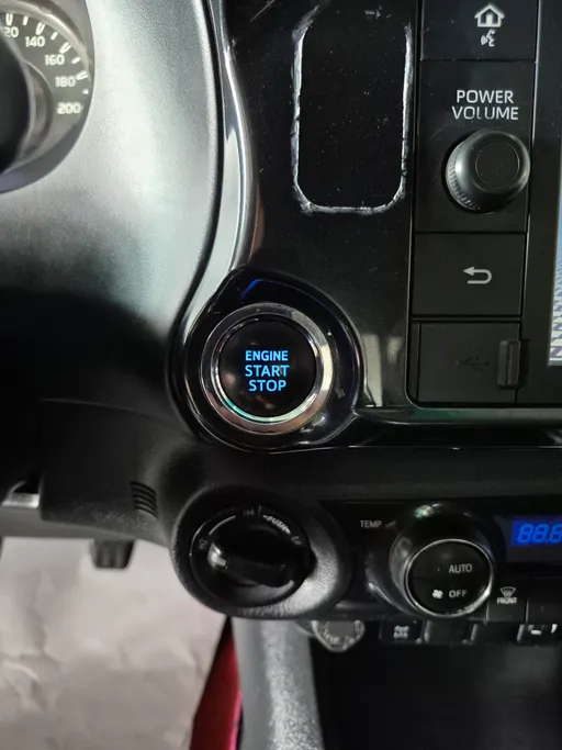 تويوتا هايلكس SGLX 4X4 MT DSL 2022 