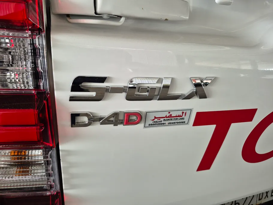 تويوتا هايلكس SGLX 4X4 MT DSL 2022 