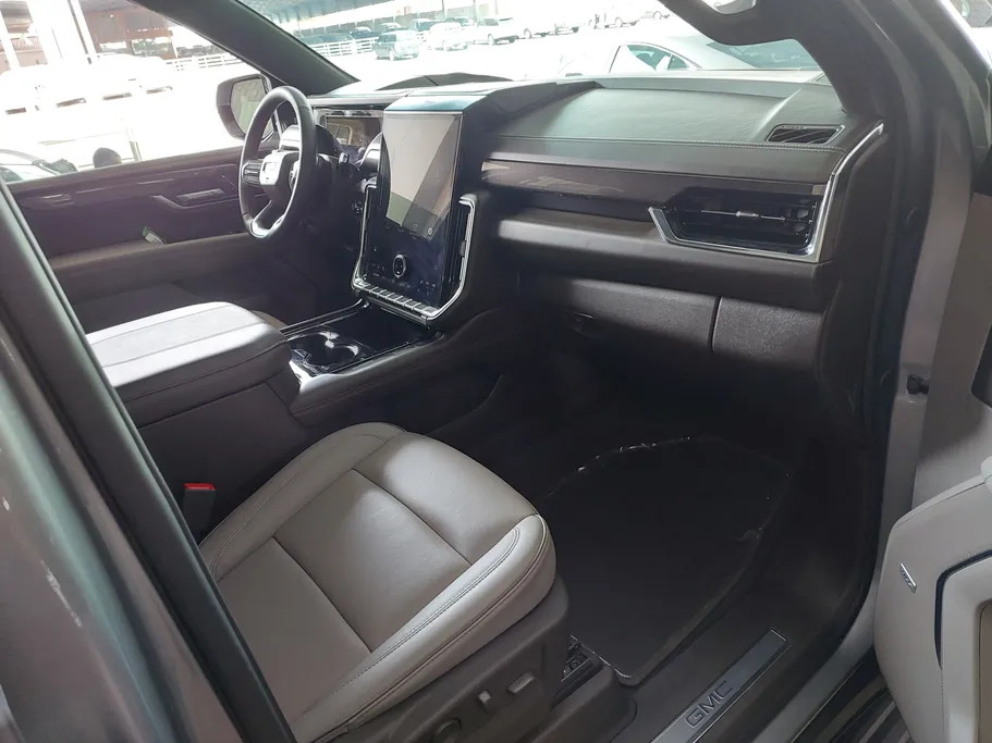 2025 GMC Yukon Elevation 