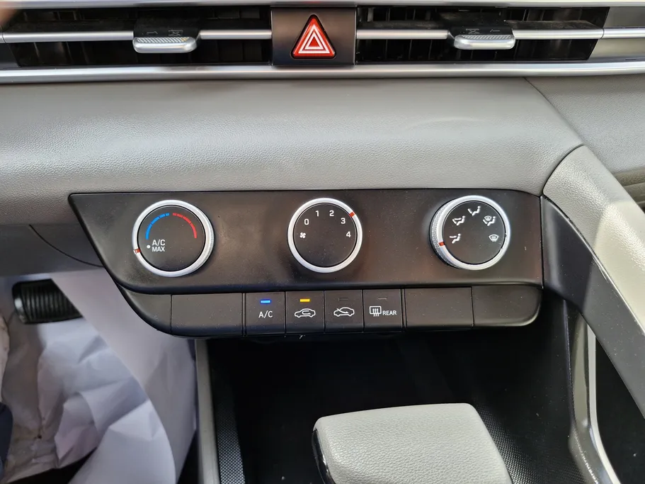 2024 Hyundai Elantra Fleet 