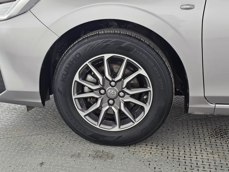 2023 Toyota Yaris  Y 