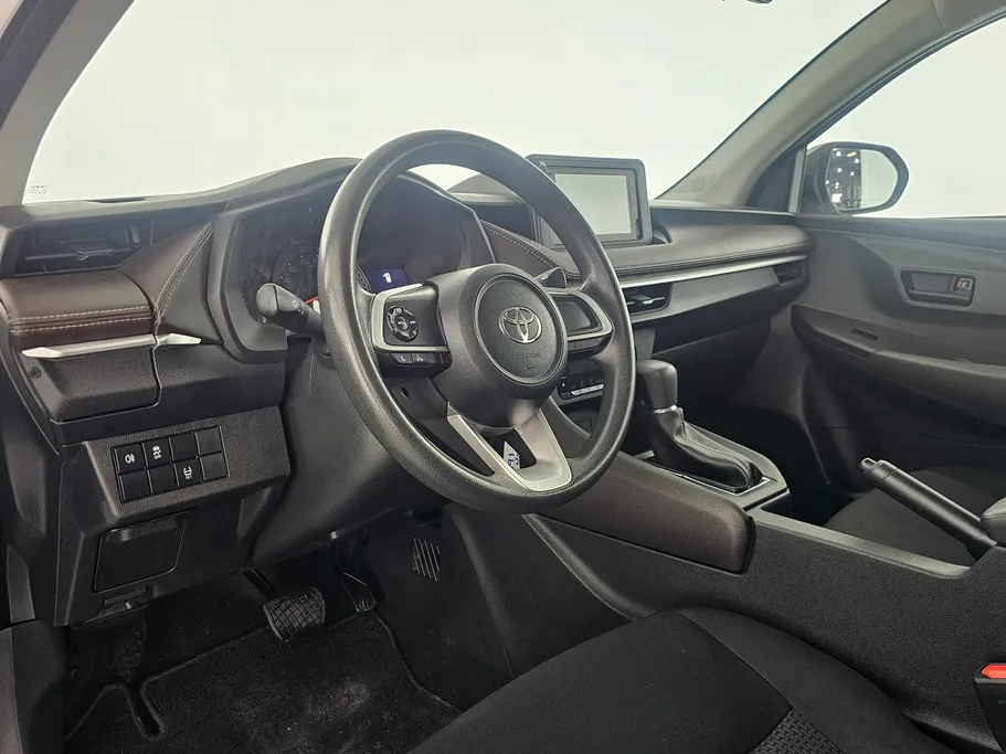 2023 Toyota Yaris  Y 