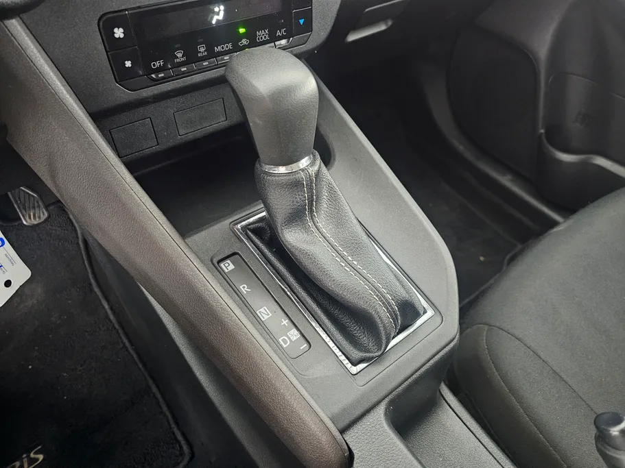 2023 Toyota Yaris  Y 