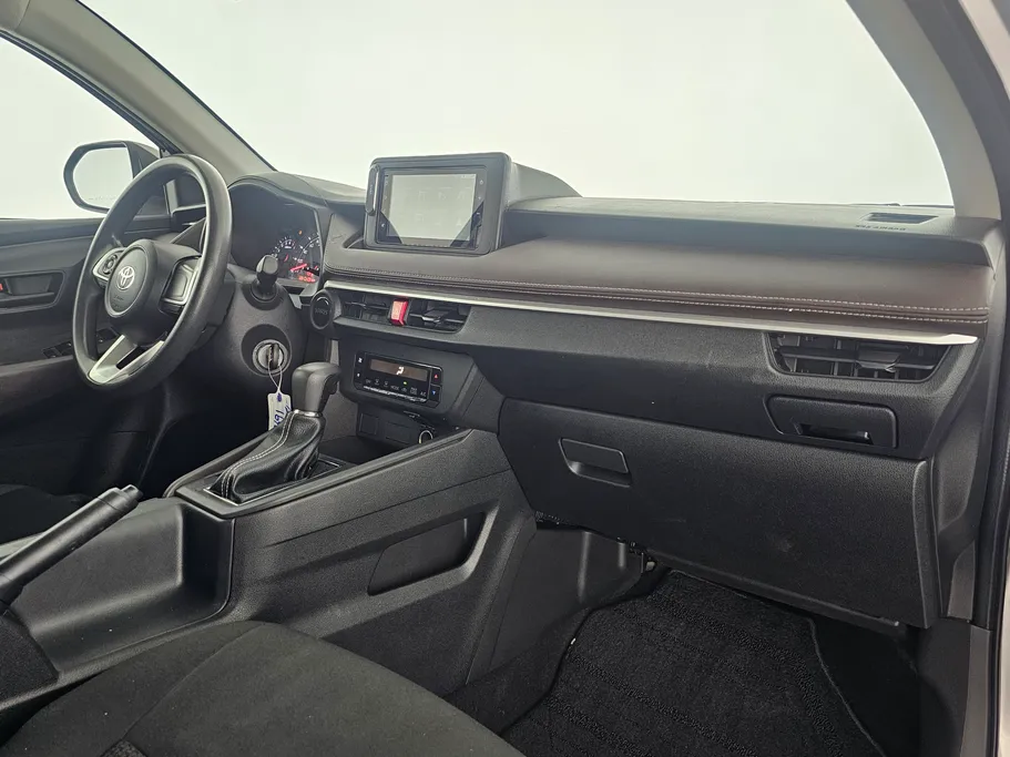 2023 Toyota Yaris  Y 