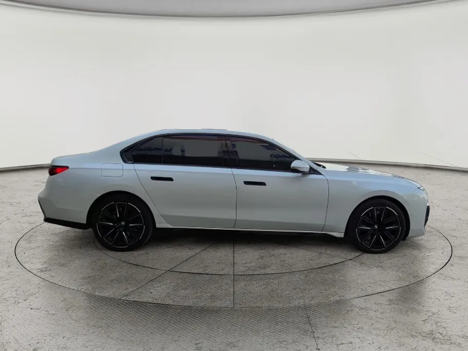 2023 BMW 7 Series 740 i 