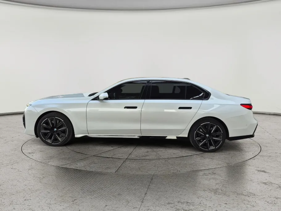 2023 BMW 7 Series 740 i 