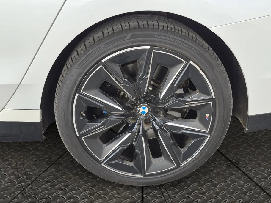 2023 BMW 7 Series 740 i 