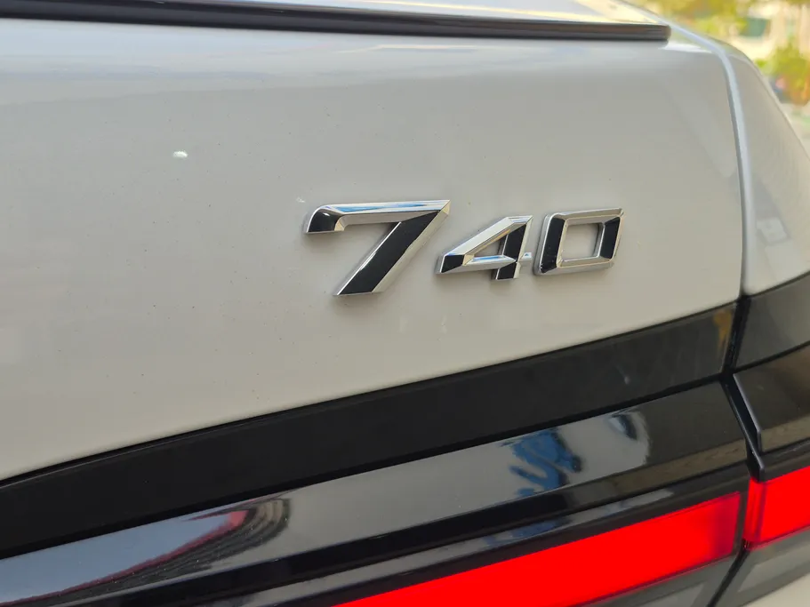 2023 BMW 7 Series 740 i 