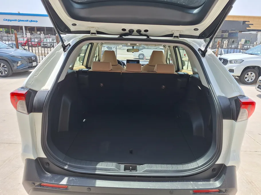 تويوتا راف فور LE 2022 