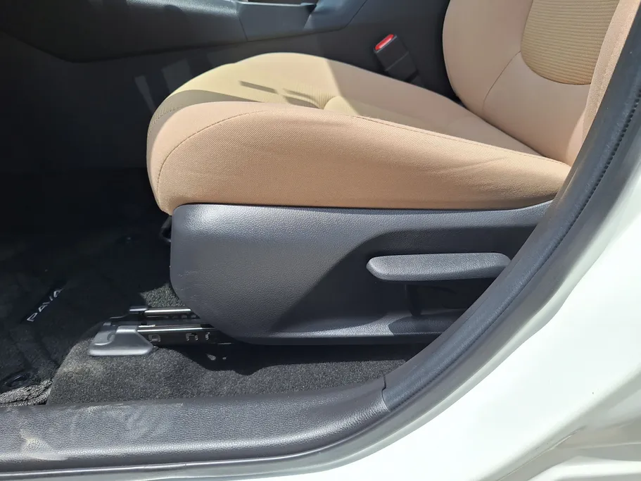 تويوتا راف فور LE 2022 