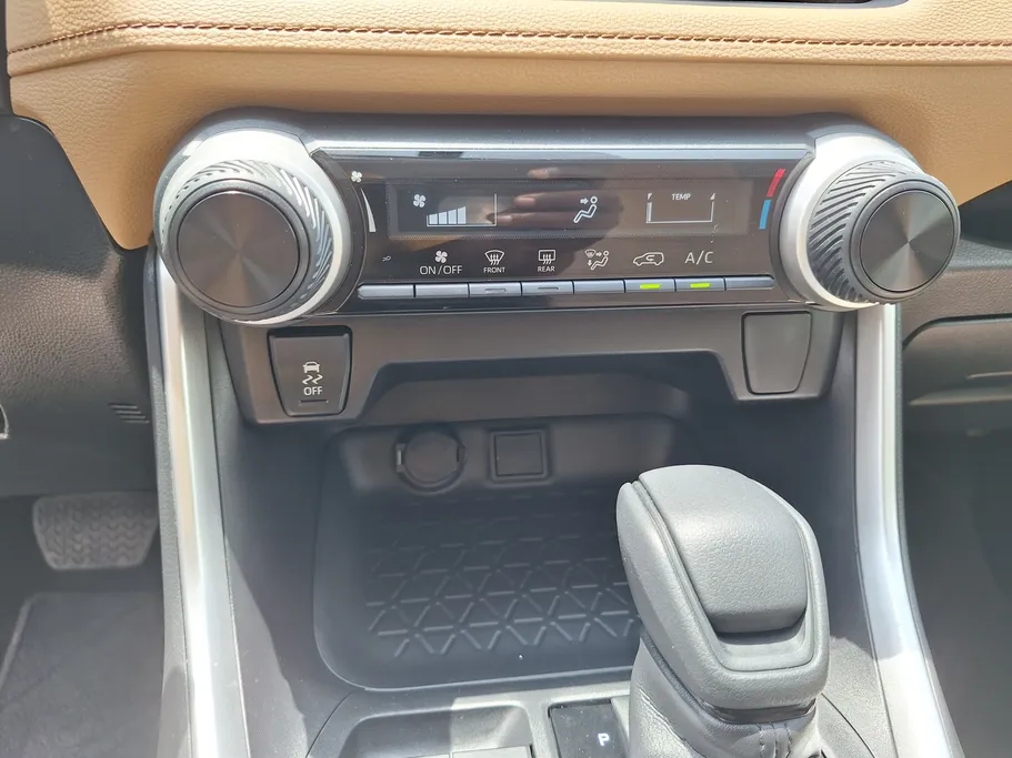 تويوتا راف فور LE 2022 