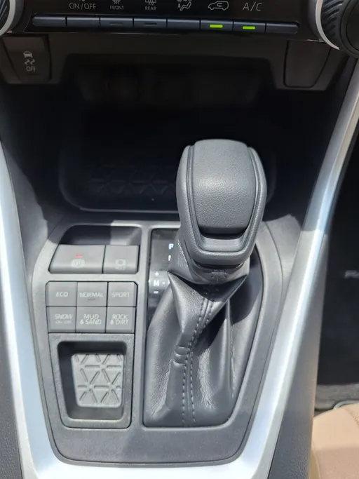 تويوتا راف فور LE 2022 