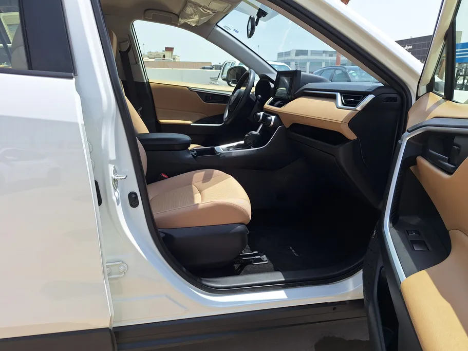 تويوتا راف فور LE 2022 