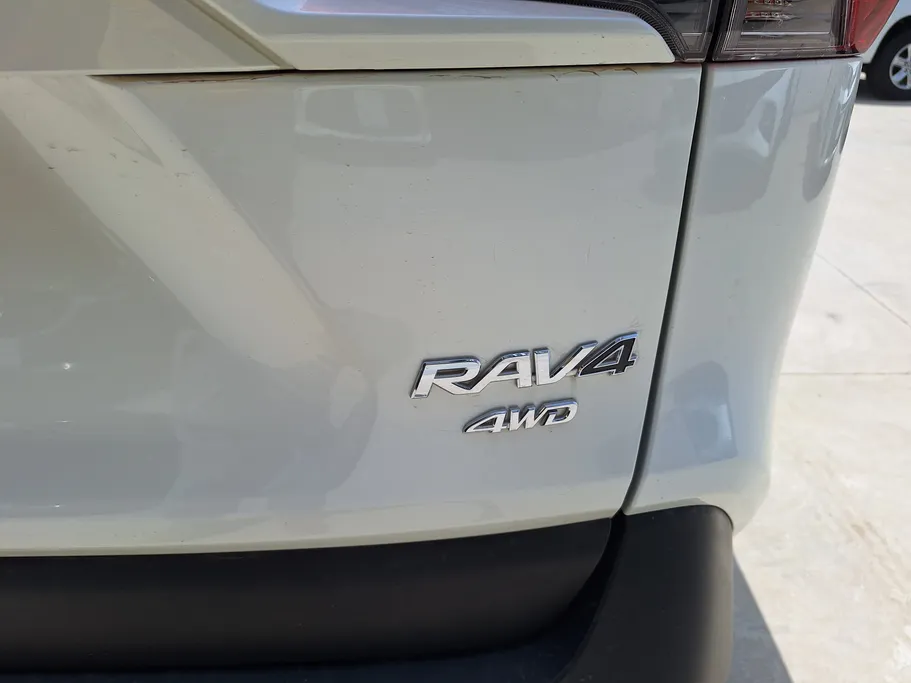 تويوتا راف فور LE 2022 