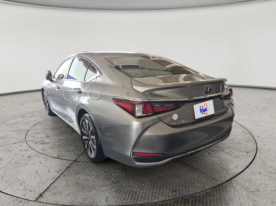 2023 Lexus ES 300 H 