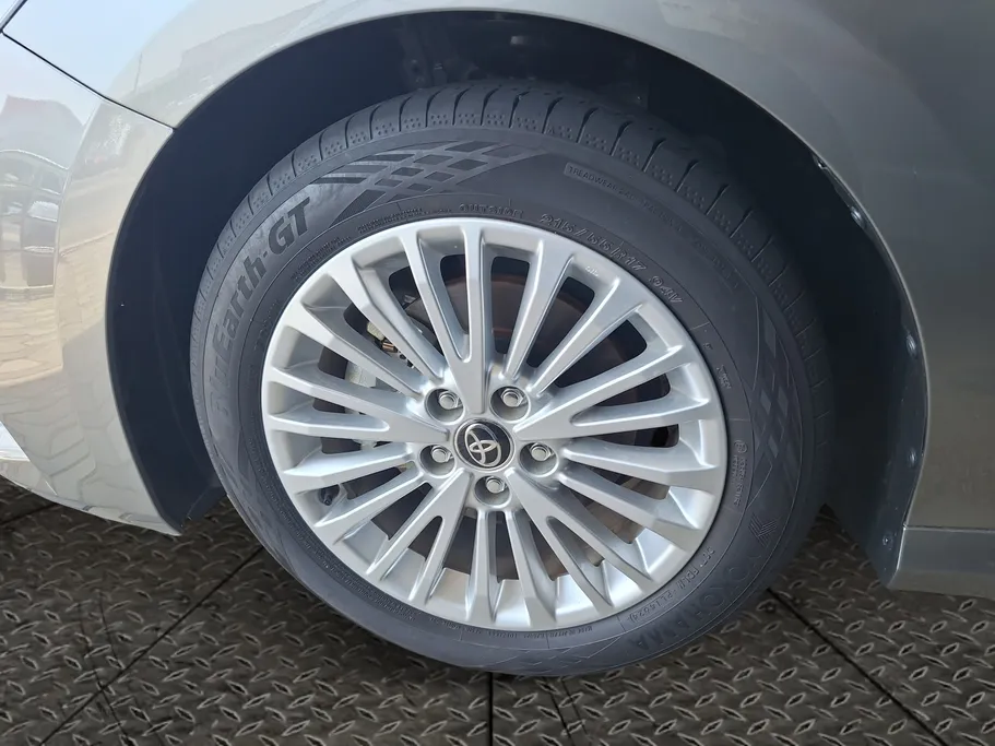 تويوتا كامري LE 2025 