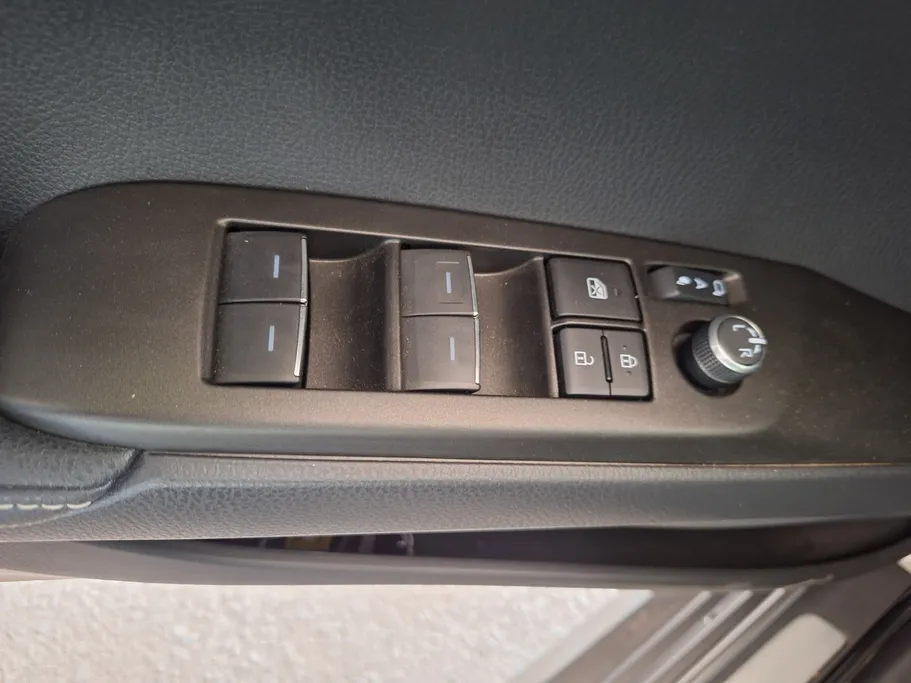 تويوتا كامري LE 2025 