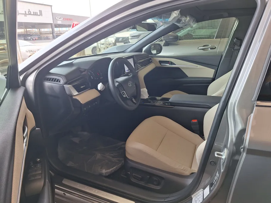 تويوتا كامري LE 2025 