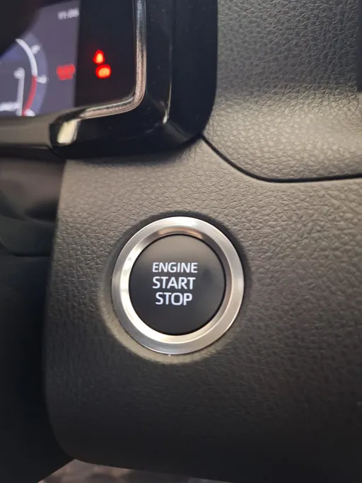 تويوتا كامري LE 2025 