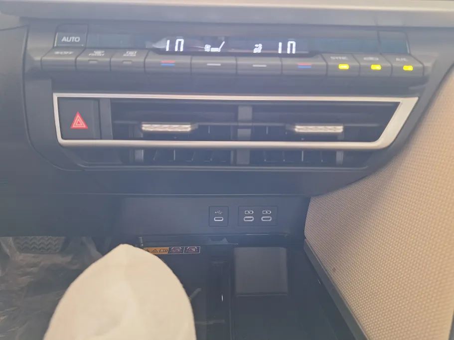 تويوتا كامري LE 2025 